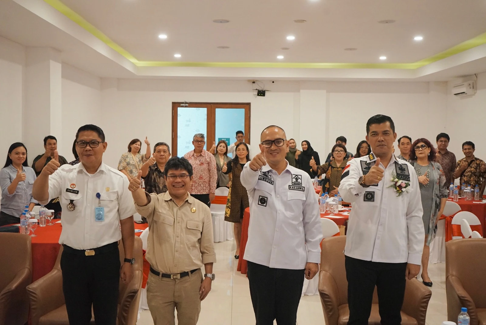 Kepala Kantor Wilayah Kementerian Hukum dan HAM Sulawesi Utara Ronald Lumbuun membuka kegiatan Sosialisasi Pengisian Kuisioner PMPJ yang diselenggarakan oleh Bidang Pelayanan Hukum Kanwil Kemenkumham Sulut.(Foto istimewa)