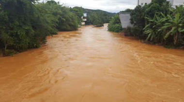 Rio Matipó, na altura da Ponte do Colosso da Mata, no Centro da cidade. image