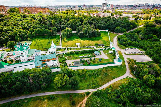 Вознесенский Печерский мужской монастырь с высоты птичьего полета