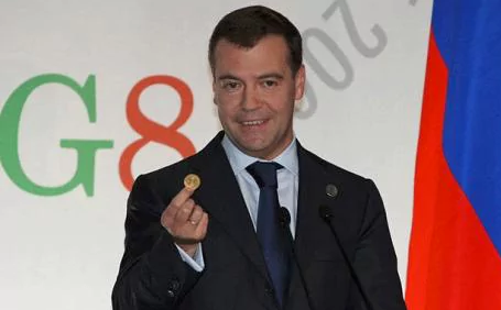 Medvedev holding 'United Future World Currency'  in g8 2009