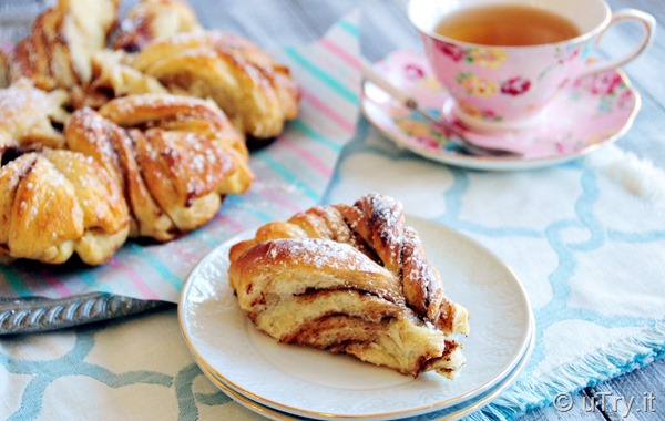 Cinnamon Pull-Apart Star Bread (Tang Zhong Method 湯種法)   http://uTry.it