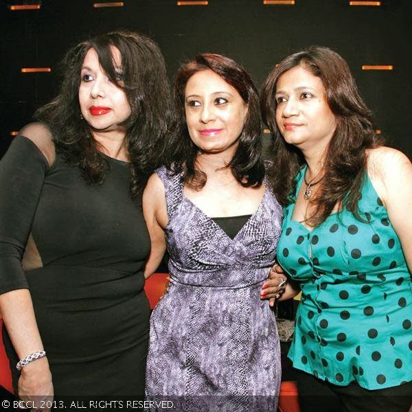 (L-R) Sangeeta, Sonia and Shelley at the do called commercial notes with DJ Rahul at Buzz, MGF Metropolitan Mall, Saket, New Delhi.