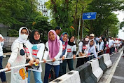 Tarik Tambang 5000 Peserta Di Kota Makassar Merenggut Nyawa Seorang Peserta Akubat Terbentur Pembatas Jalan 