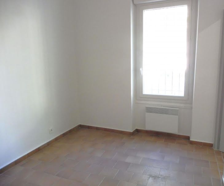 Location  appartement 1 pièce 20 m² à Pertuis (84120), 437 €