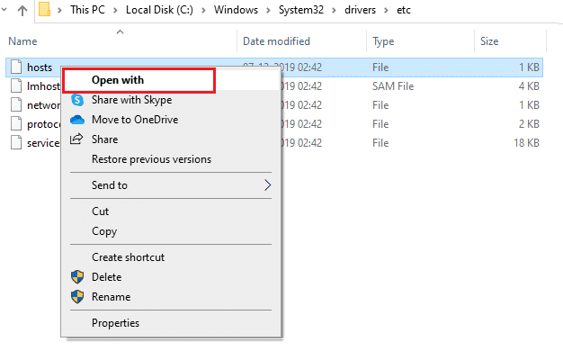 Ahora, seleccione y haga clic derecho en el archivo de hosts y seleccione la opción Abrir con.  Arreglar Teamviewer que no se conecta en Windows 10