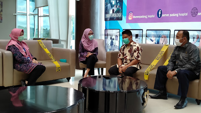 Foto: Wakil Ketua DPRD Kota Padang Ilham Maulana dan Meilasa Waruwu ketika meninjau kesiapan SPH tangani pasien Covid-19.
