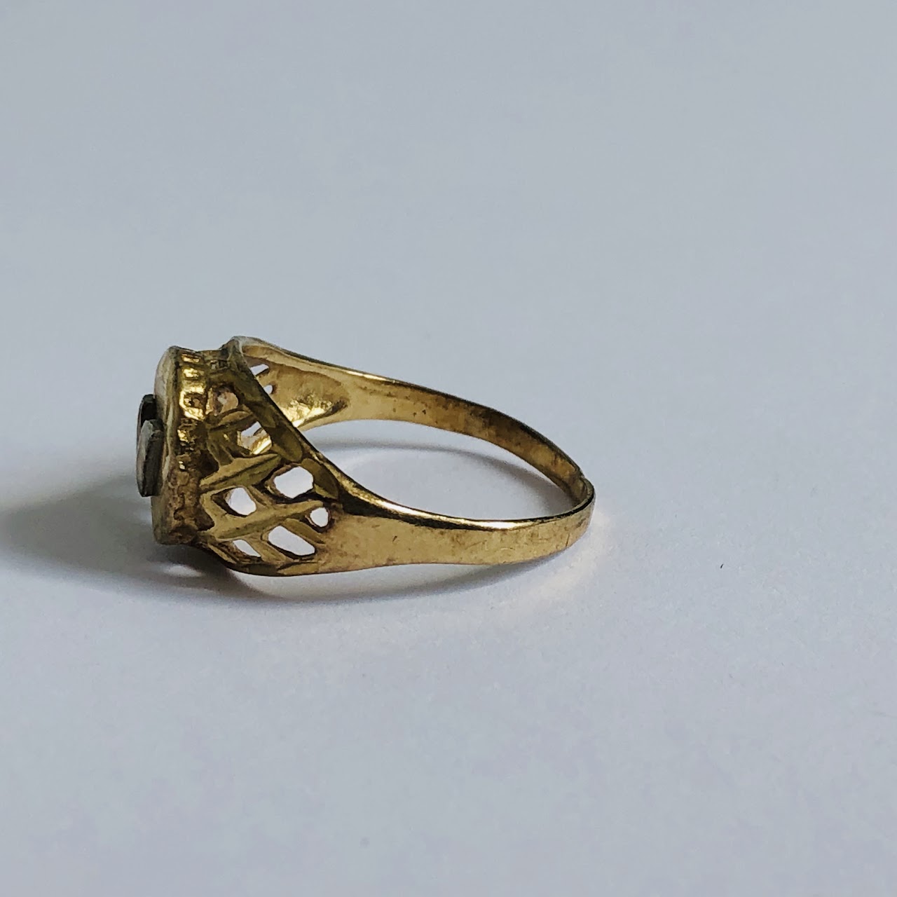 14K "V" Gold Ring