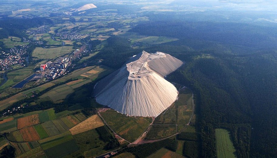 Monte Kali, a montanha branca de sal