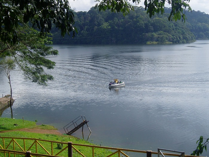南インド･ケララ 旅行記|自然公園内の湖