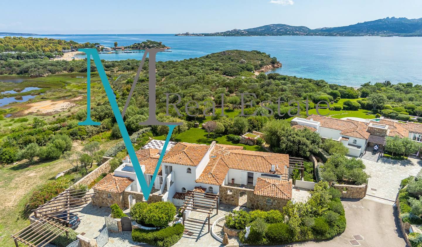 Villa avec piscine en bord de mer Cannigione