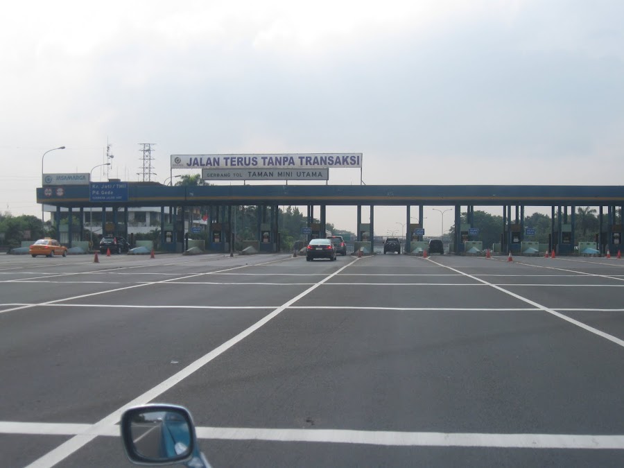  Pintu  Tol Taman  Mini  Indonesia