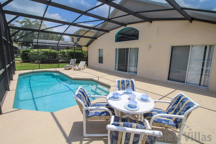 Emerald Island villa in Kissimmee with large private pool deck