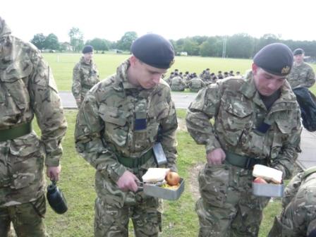 파일:external/britisharmy.files.wordpress.com/exercise-food2.jpg