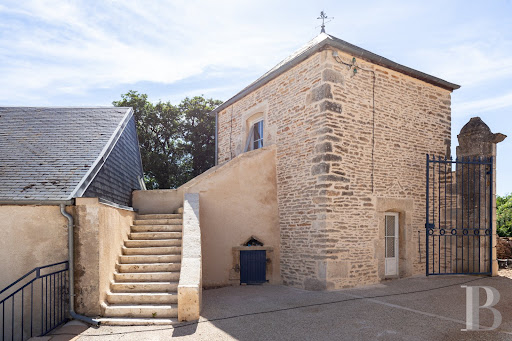 House with pool 2