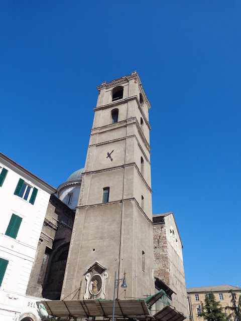 А включите-ка мне усилители качки! А подайте-ка белых пиджаков. Costa Paсifica февраль 13г