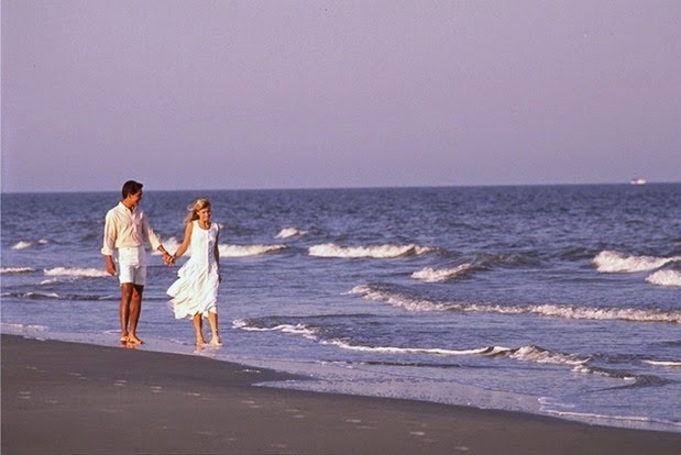 couple-on-beach