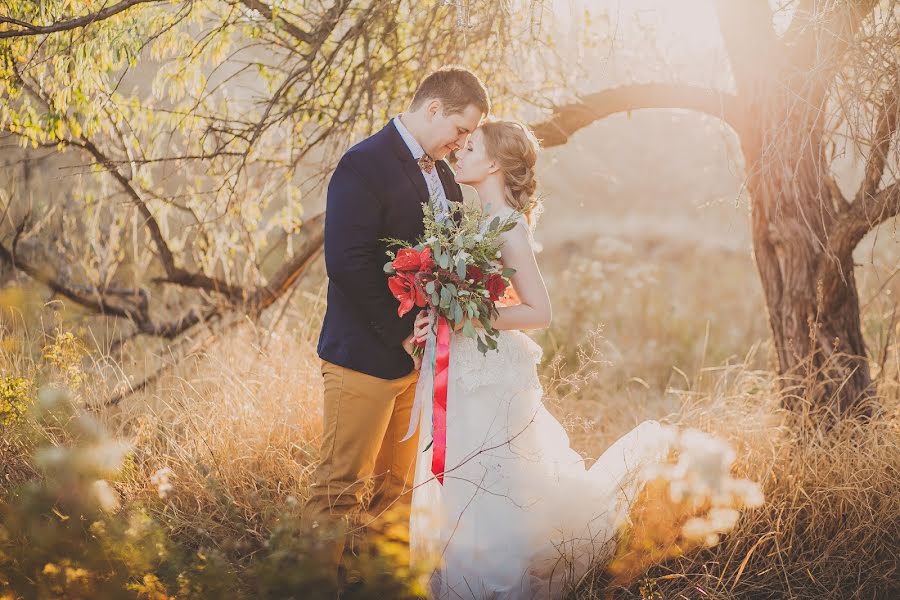 Fotógrafo de casamento Olga Kuzmina (septembersun). Foto de 6 de outubro 2015