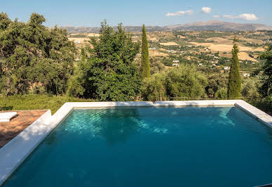 Villa avec piscine et terrasse 4