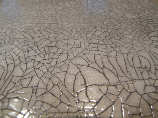 A close up the Fine Crackle Effect.