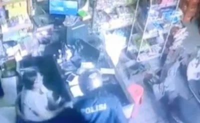 Perampok Bersenjata Parang di Denpasar Pakai Jaket Bertulis Polisi