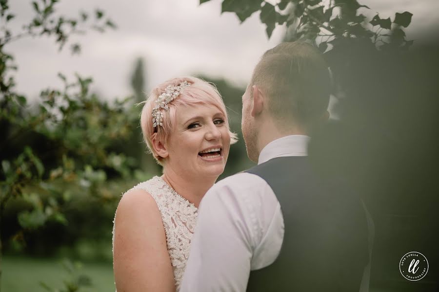 Fotografo di matrimoni Tash Louise Jones (loveluella). Foto del 1 luglio 2019