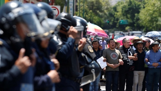 Protesters from the CNTE teachers' union march against President Enrique Pena Nieto's education reform in Mexico City, 6 July 2016. Photo: Reuters