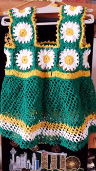 green granny square baby dress 00