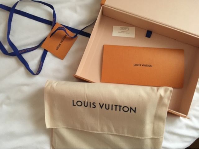 WHAT'S IN MY LOUIS VUITTON DESK AGENDA 