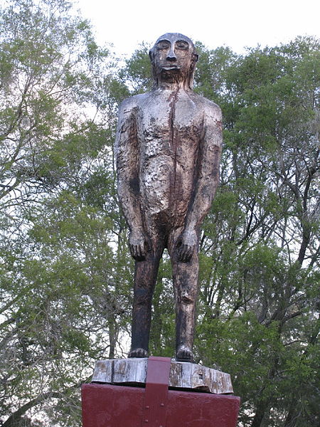 파일:external/upload.wikimedia.org/450px-Yowie-statue-Kilcoy-Queensland.jpg