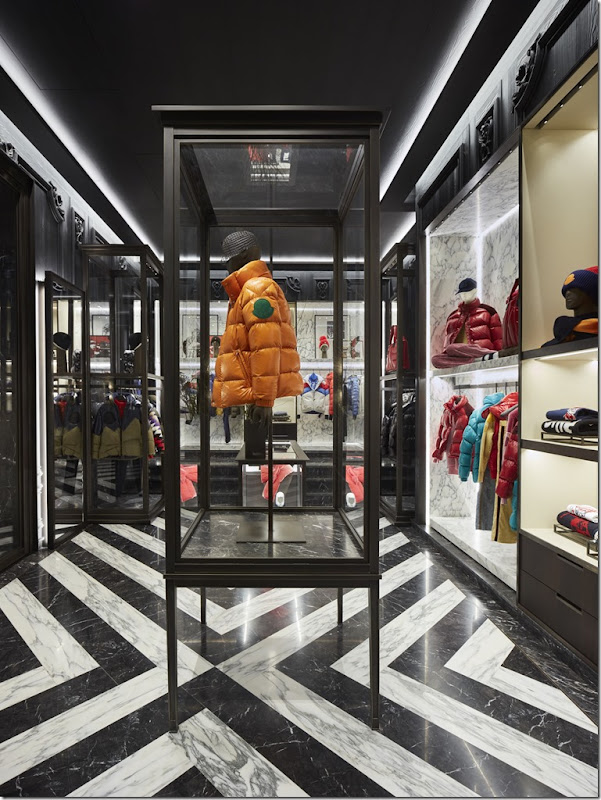 MONCLER BOUTIQUE BOLOGNA (2)