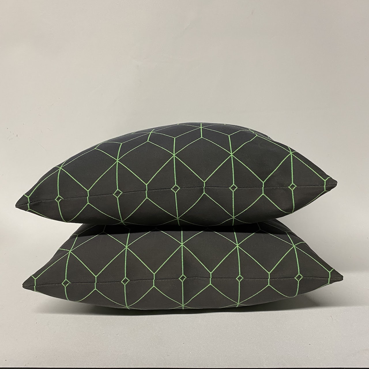 Maharam Pillow Piar