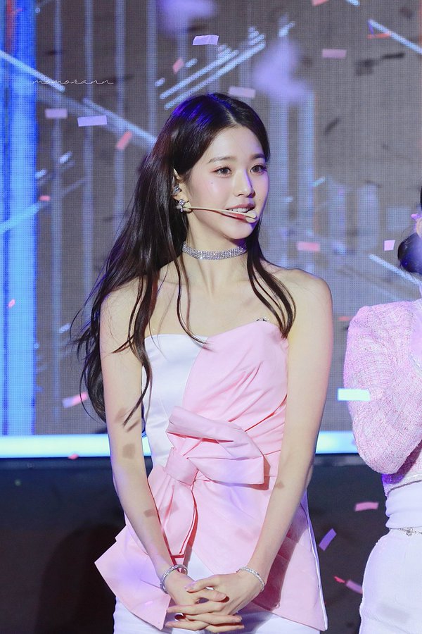 IVE Jang Wonyoung's Reaction To Yujin's Mistake On Stage Showcases Her ...