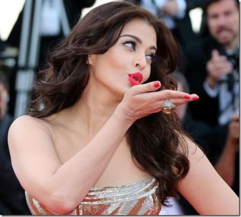 BEAUTY Queen Aishwarya Rai Bachchans HOTTEST Saree Looks Will Blow Your  Mind  IWMBuzz