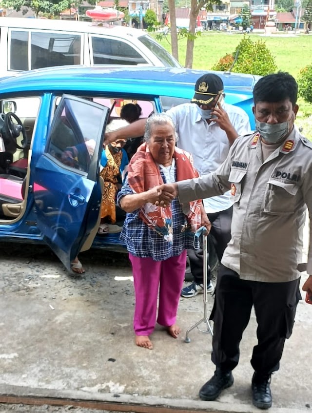 Kapolsek Sidamanik Turun Langsung Jemput dan Antar Warga Yang di Vaksin -19