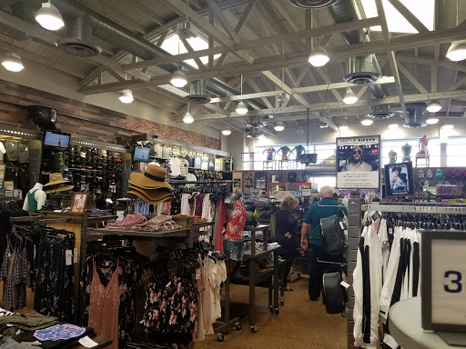 Clothing Store «Tillys», reviews and photos, 5286 E 2nd St, Long Beach, CA 90803, USA