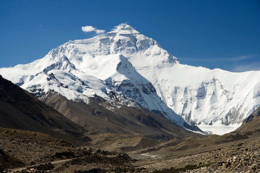 파일:external/upload.wikimedia.org/Everest_North_Face_toward_Base_Camp_Tibet_Luca_Galuzzi_2006.jpg