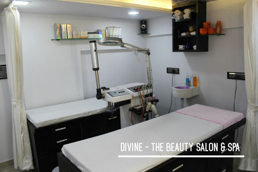 Divine - The Beauty Salon & Spa, Shop no.16, Beside Hastkala Showroom, Near Ganpati Mandir, Laxmi Baug Estate,, Phadke Rd, Dombivli East, Dombivli, Maharashtra 421201, India, Beauty_Parlour, state MH