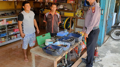 Laksanakan Giat Rutin Personil Piket Polsek Air Besar Pantau Aktivitas Warga