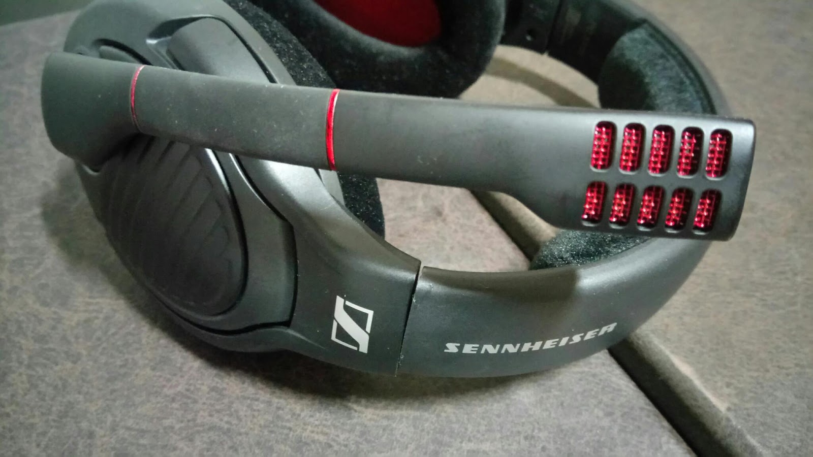 Speakerphone: Sennheiser PC 373D (over-ear headphones)