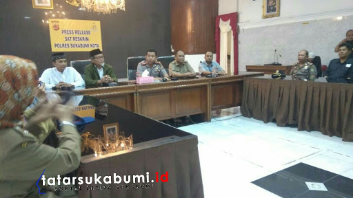 
Heboh Isu Ponpes Sukabumi Disatroni Orang Misterius, Ini Penjelasan Kapolresta Sukabumi
