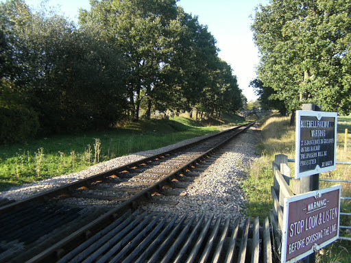 DSCF9884 Across the railway