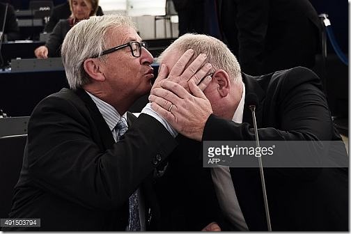 juncker-kissing2