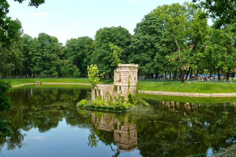 Взгляд сквозь лужу: отражения мира в фотографиях