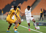 Phathutshedzo Nange of Stellenbosch FC challenged by Siyabonga Ngezana and Kearyn Baccus of Kaizer Chiefs. 