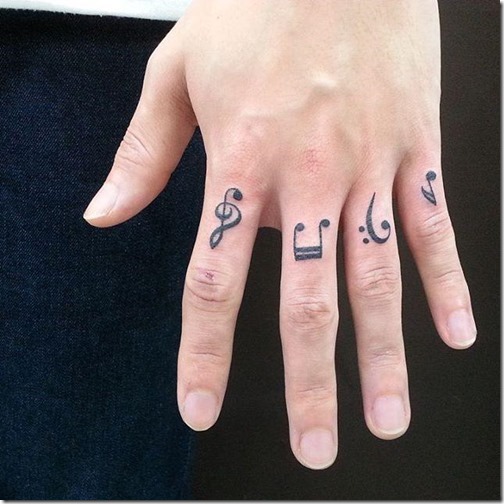 las_diferentes_notas_musicales_se_combinan_a_la_perfeccin_en_cada_dedo las_diferentes_notas_musicales_se_combinan_a_la_perfeccin_en_cada_dedo