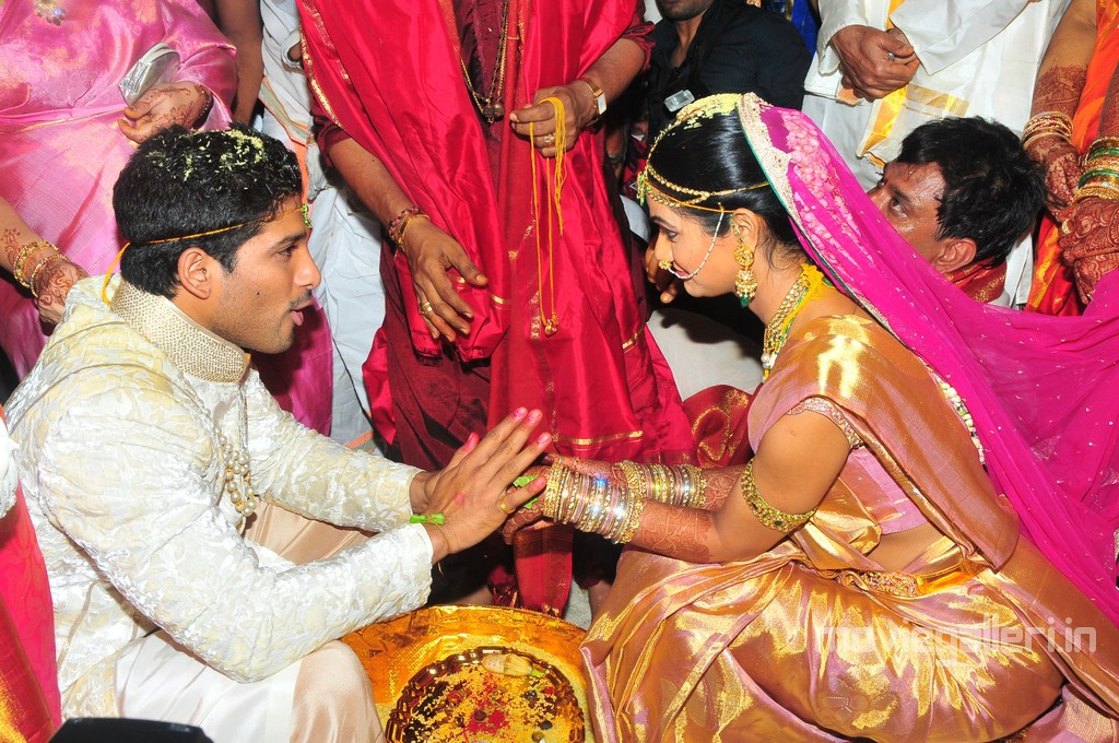 TAGS. allu arjun wife... allu arjun sneha reddy wedding photos. ...