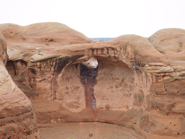 C039_USA UT Arches NP Delicate Arch Trail_2018-10-07_DSCN3526