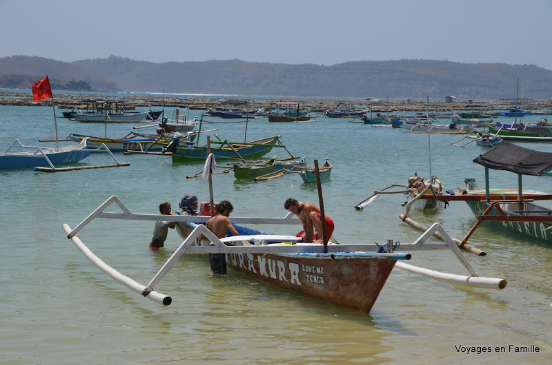 Gerupuk : surfers back from the Wave