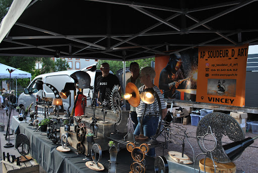 marché nocturne Housseras