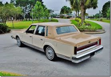 1984_Lincoln_Towncar_rear